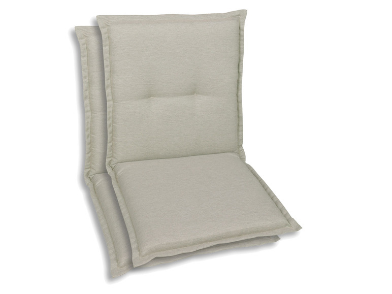 Zwei beige Kissen für einen Gartenstuhl