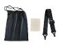 Schwarzer Kordelzugbeutel, Reinigungstuch und schwarzer Riemen.
