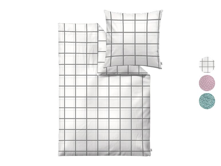 Weiße Bettwäsche und Kissenbezug mit dunkelgrauem Karomuster.