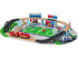 Spielzeugeisenbahn-Set mit Fußballstadion, Zug und Figuren.