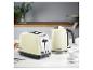 Ein cremefarbener Wasserkocher und Toaster von Russell Hobbs.