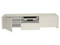 Weißer TV-Schrank mit offenen Fächern, einer Schublade und einer Tür.