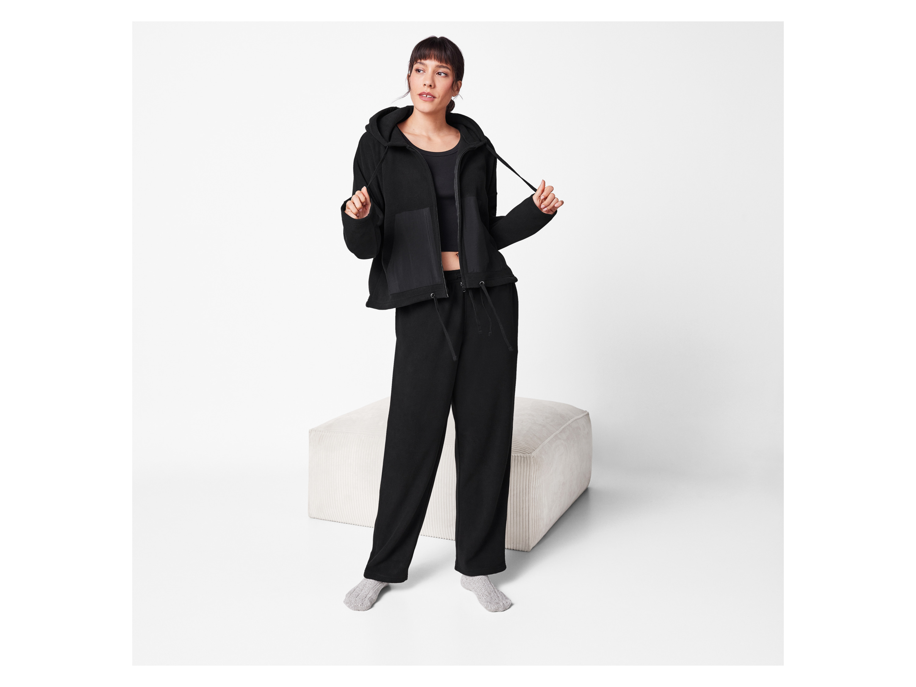 ESMARA® Damen Fleece-Wellnessanzug, Fleece-Wellnessanzug (Schwarz, M(40/42)) – Bild 2 von 4