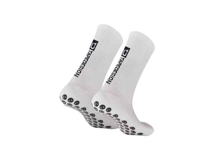 Ein Paar weiße TapeDesign Socken mit schwarzen Anti-Rutsch-Noppen.