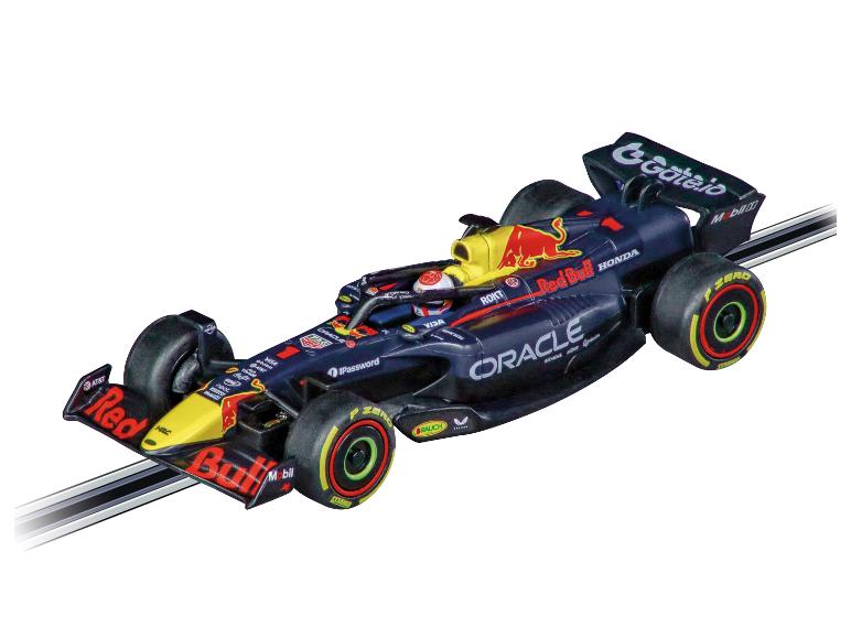 Carrera Super Formula Red Bull Spielzeug-Rennauto auf der Rennbahn.