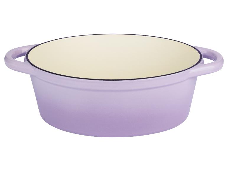 Ein lilafarbener gusseiserner Topf mit zwei Griffen.