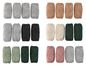 Garnrollen in verschiedenen Farben, darunter Grau, Beige, Schwarz, Weiß und Grün.