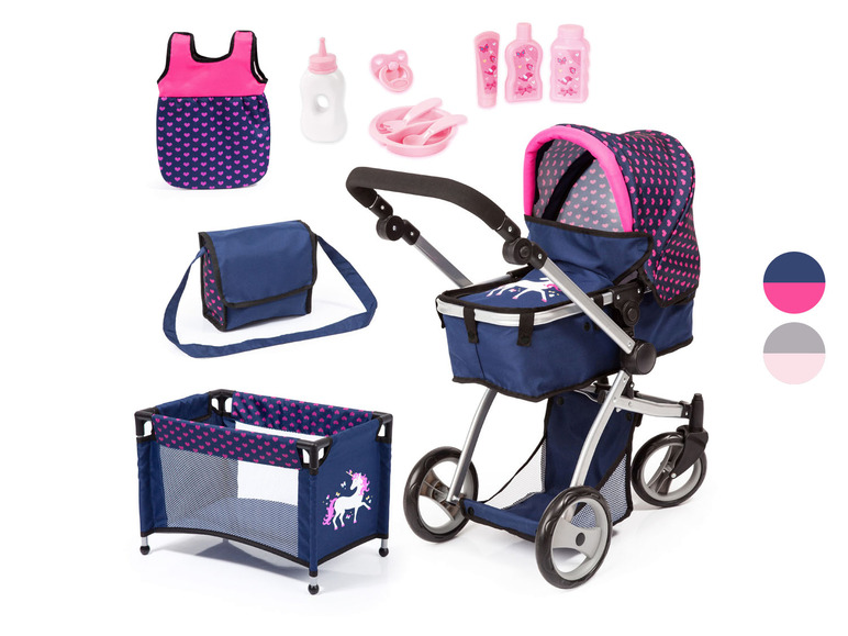 Ein blauer Kinderwagen mit rosa Herzen, ein Babybett, eine Tasche und Zubehör für Puppen.