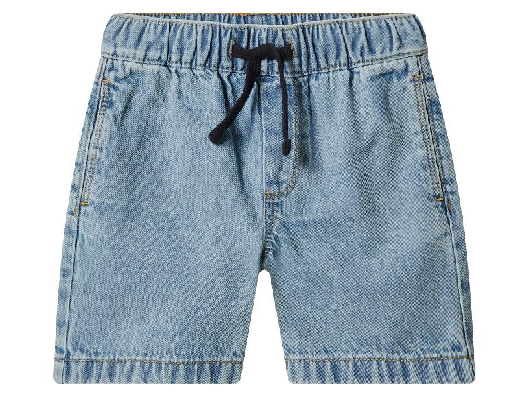 Hellblaue Jeans-Shorts mit elastischem Bund und schwarzem Kordelzug.