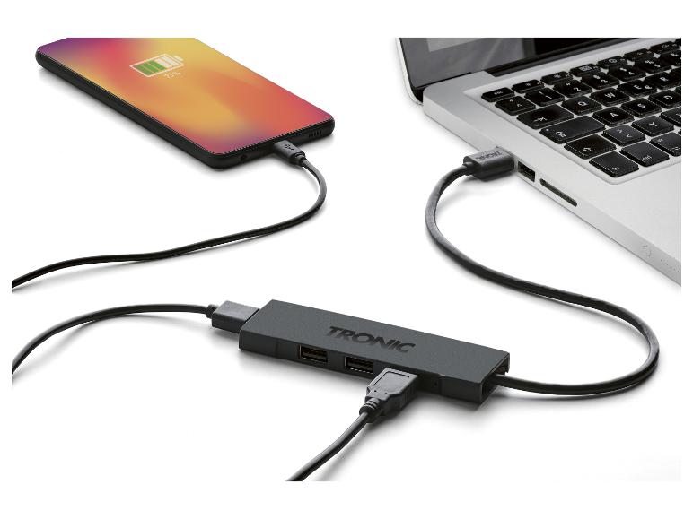 Ein Smartphone, ein Laptop und ein TRONIC USB-Hub mit Kabeln.