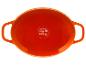 Orangefarbene ovale Auflaufform mit Griffen und Kochsymbolen