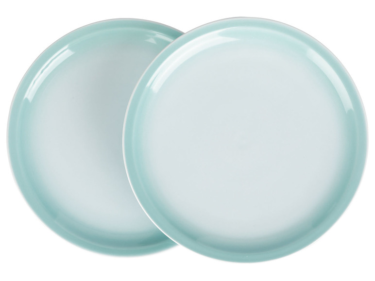 Zwei hellblaue Keramikteller.