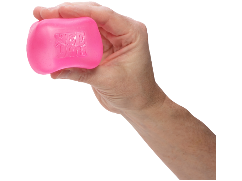 Rosa Stressball in einer Hand, mit dem Text „NEE DOH“.