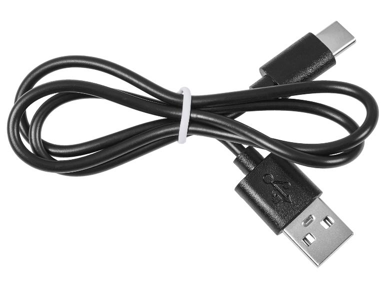 Schwarzes USB-A zu USB-C Ladekabel, ordentlich aufgerollt und mit einem weißen Kabelbinder gesichert.