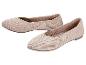 Paar hellbeige gestrickte Ballerinas