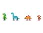 Vier bunte Dinosaurier-Spielzeuge: ein grüner T-Rex, ein blauer Brontosaurus, ein oranger Stegosaurus und ein Pterodaktylus.