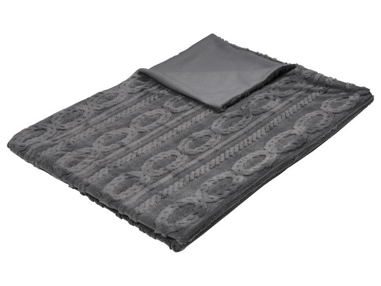 Weiche graue Decke mit Zopfmuster, gefaltet, mit einer glatten Seite sichtbar