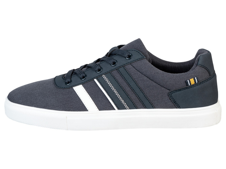 Ein Paar blaue Sneakers mit weißen Streifen.