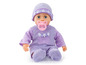 Eine rosa Baby-Puppe mit Schnuller, die einen lila Strampler und eine Mütze trägt.