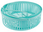 Zwei türkisfarbene Plastikkörbe mit Griffen