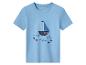 Blaues Kinder-T-Shirt mit Boot-, Wellen- und Fischmotiv.