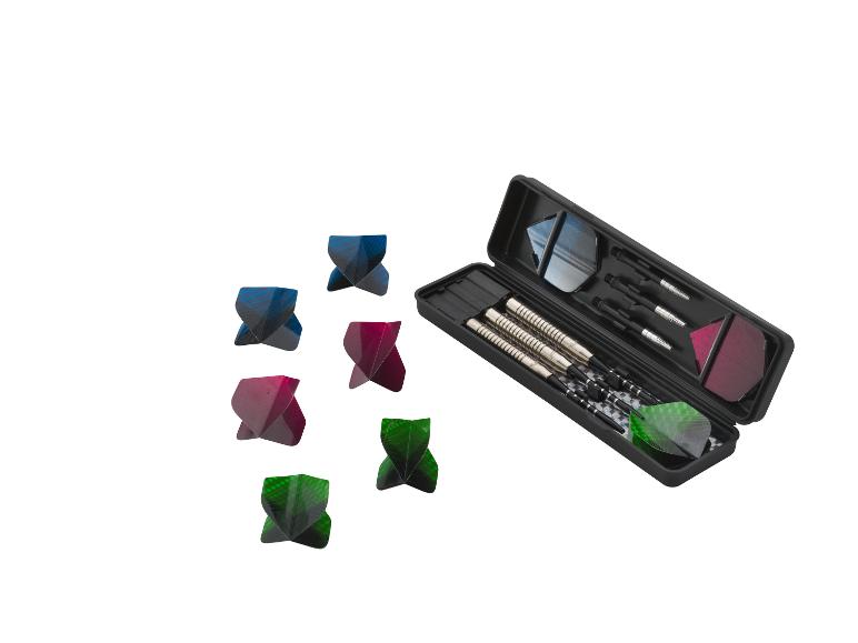 Darts mit grünen, blauen und roten Federn in einer schwarzen Aufbewahrungsbox.