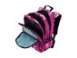 Rosa Schulrucksack mit Blumenmuster, mit mehreren offenen Fächern und Reißverschlüssen.