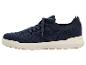 Marineblaue Strick-Sneaker mit Schnürsenkeln und beiger Sohle