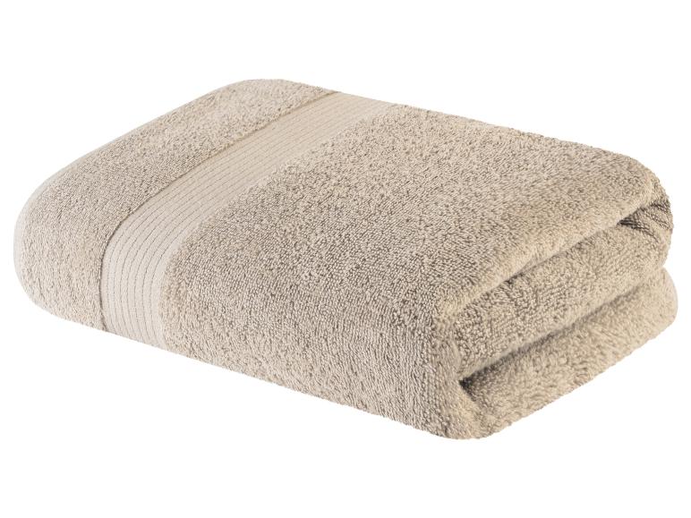 Weiches, beige Badetuch.