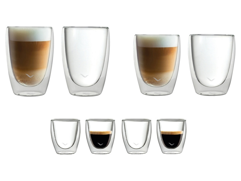 Doppelwandige Gläser mit Cappuccino und Espresso.