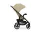 Beiger Kinderwagen mit schwarzem Gestell und Rädern, mit der Aufschrift „SHOP N CARE“.