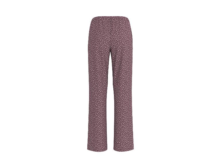 Lange Hose mit weißem Blumenmuster auf braunem Hintergrund