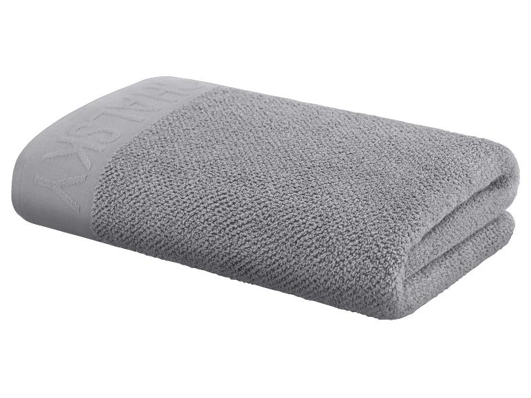 Ein gefaltetes graues Handtuch.