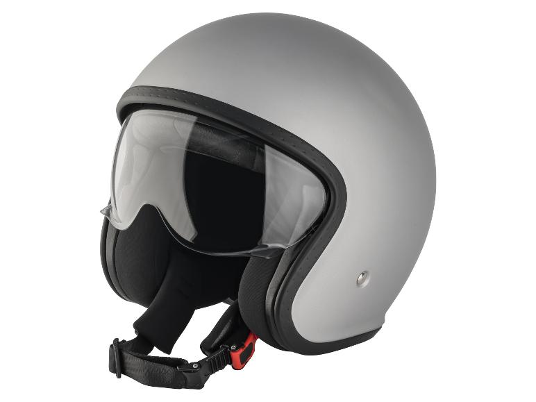 Grauer Motorradhelm mit offenem Visier und schwarzem Kinnriemen