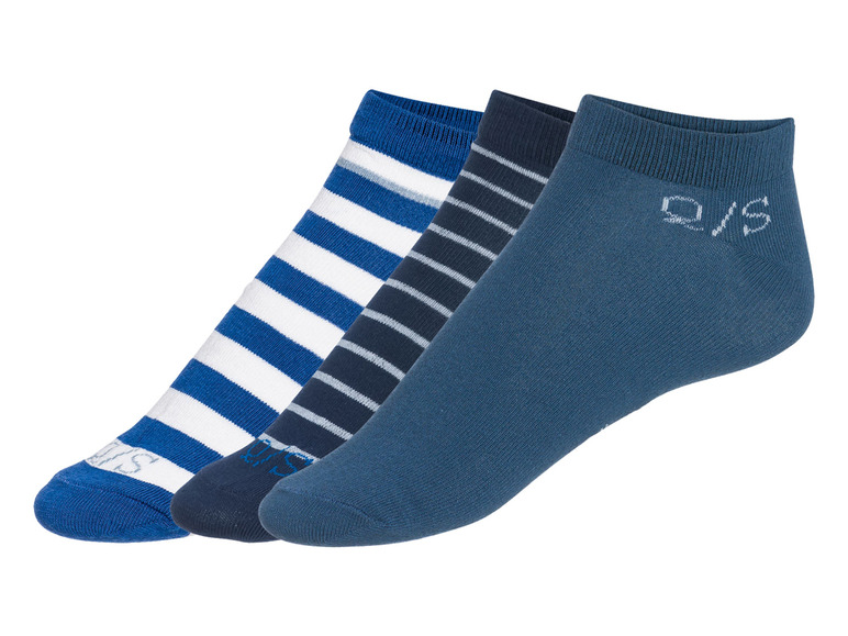 Drei Paar blaue Socken mit Streifen, darunter ein Paar der Marke D/S.