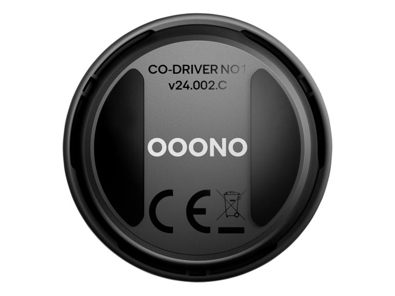 Rundes schwarzes Gerät mit der Aufschrift „CO-DRIVER NO1 v24.002.C OONO“ und CE-Zeichen.