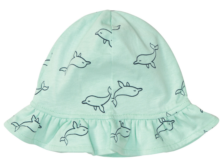Ein mintgrüner Babyhut mit Delfin-Muster.