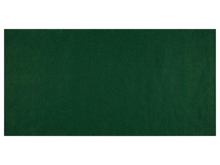 Dunkelgrüner Teppich mit weicher Textur