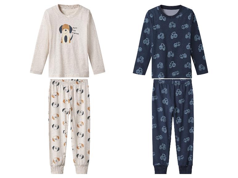 Kinderpyjamas mit Hund- und Traktormotiven.