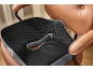 Ergonomisches Sitzkissen auf einem braunen Bürostuhl