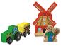 Holzspielzeug: Traktor mit Anhänger, Windmühle und Bauer.