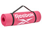 Eine rosa Yogamatte von Reebok mit Tragegurt.