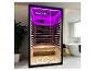 Infrarotsauna mit violetter LED-Beleuchtung in einem modernen Badezimmer.