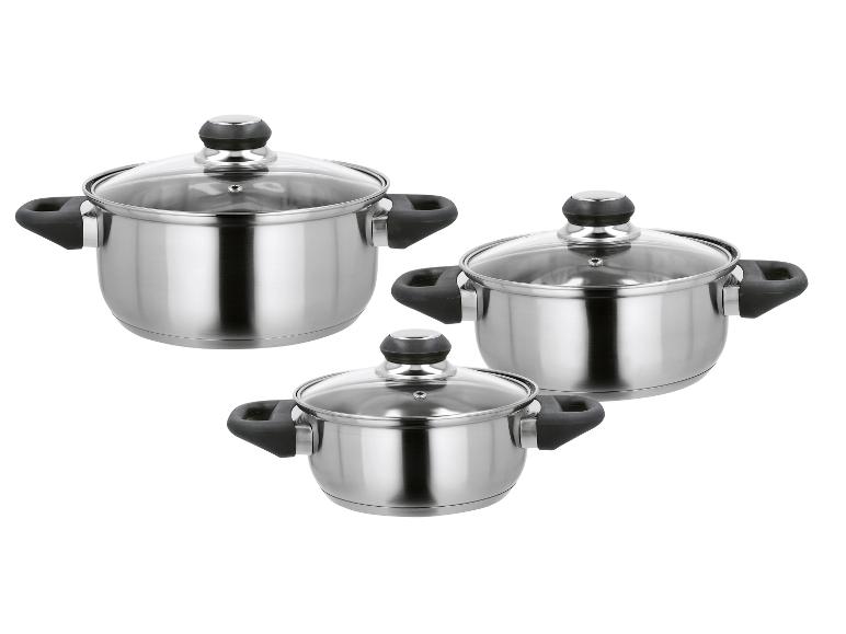 Set aus drei Edelstahltöpfen mit Glasdeckeln und schwarzen Griffen.