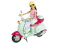 Barbie-Puppe auf einem mintgrünen Roller mit rosa Details.