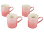 Vier rosafarbene Le Creuset Kaffeetassen.