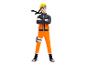 Naruto-Figur mit orangener Hose und schwarzer Jacke.