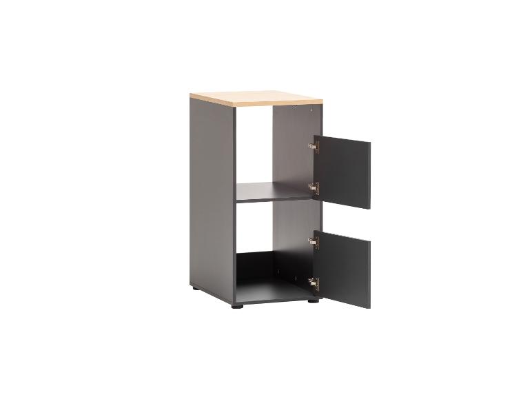 Grauer Aufbewahrungsschrank mit Holzplatte und zwei offenen Türen