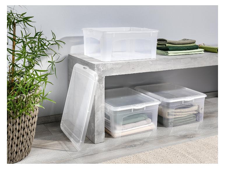 Transparente Aufbewahrungsboxen mit Deckel, ideal für Kleidung.