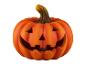 Orangefarbener Halloween-Kürbis mit geschnitztem Gesicht und Stiel.